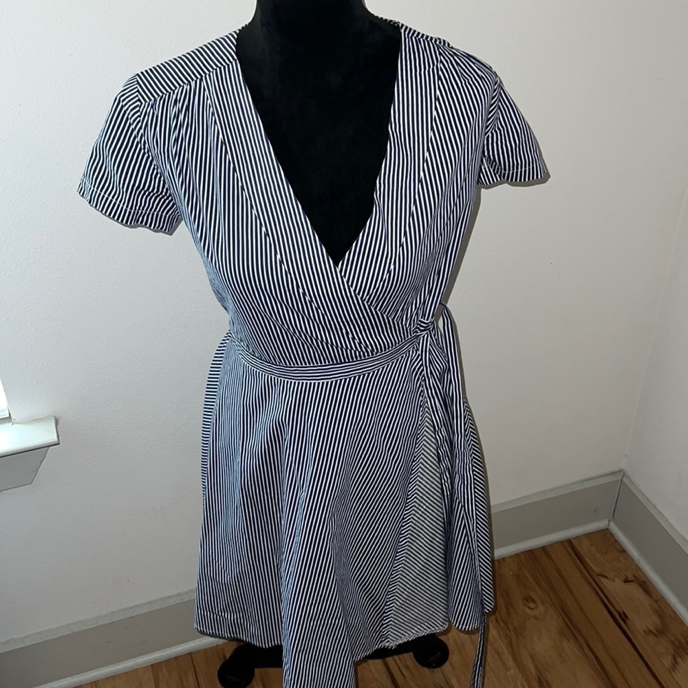 Inspire wrap around blue white striped short sleeves dress Sz S